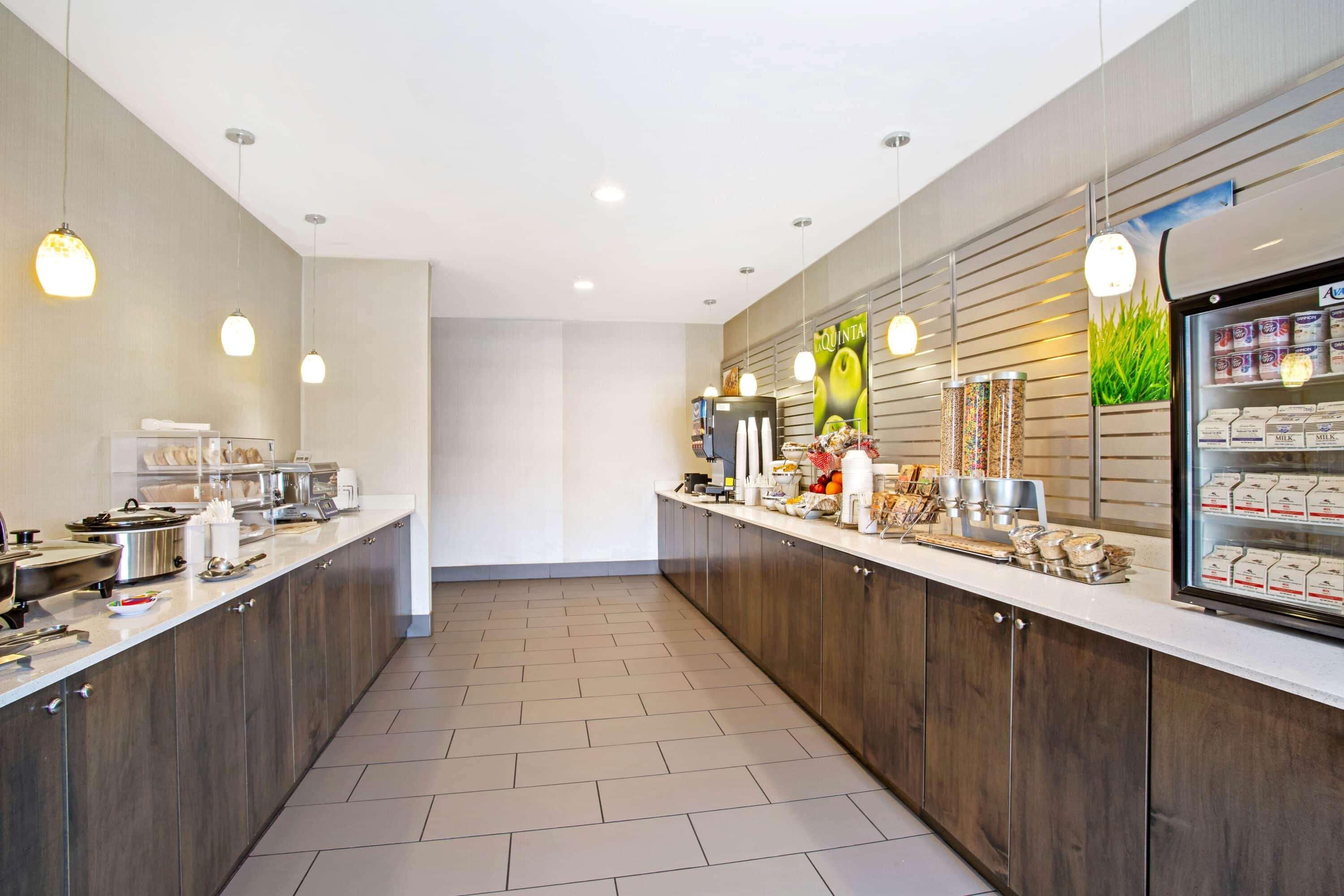 La Quinta By Wyndham York Hotel Bagian luar foto