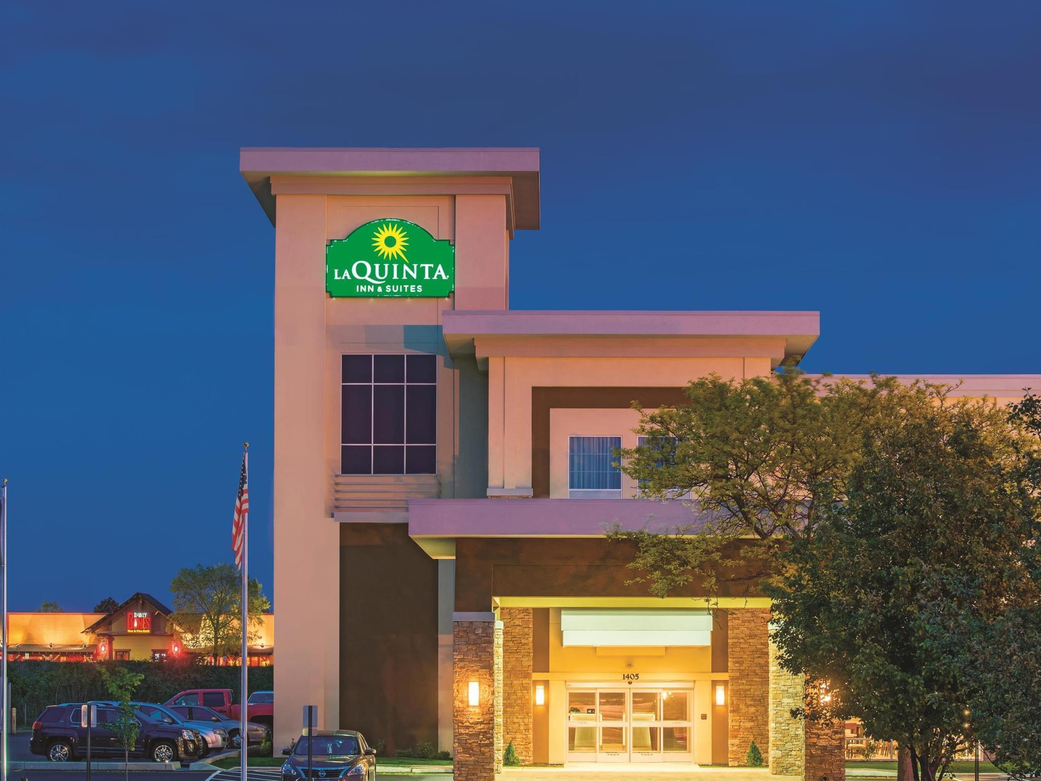 La Quinta By Wyndham York Hotel Bagian luar foto