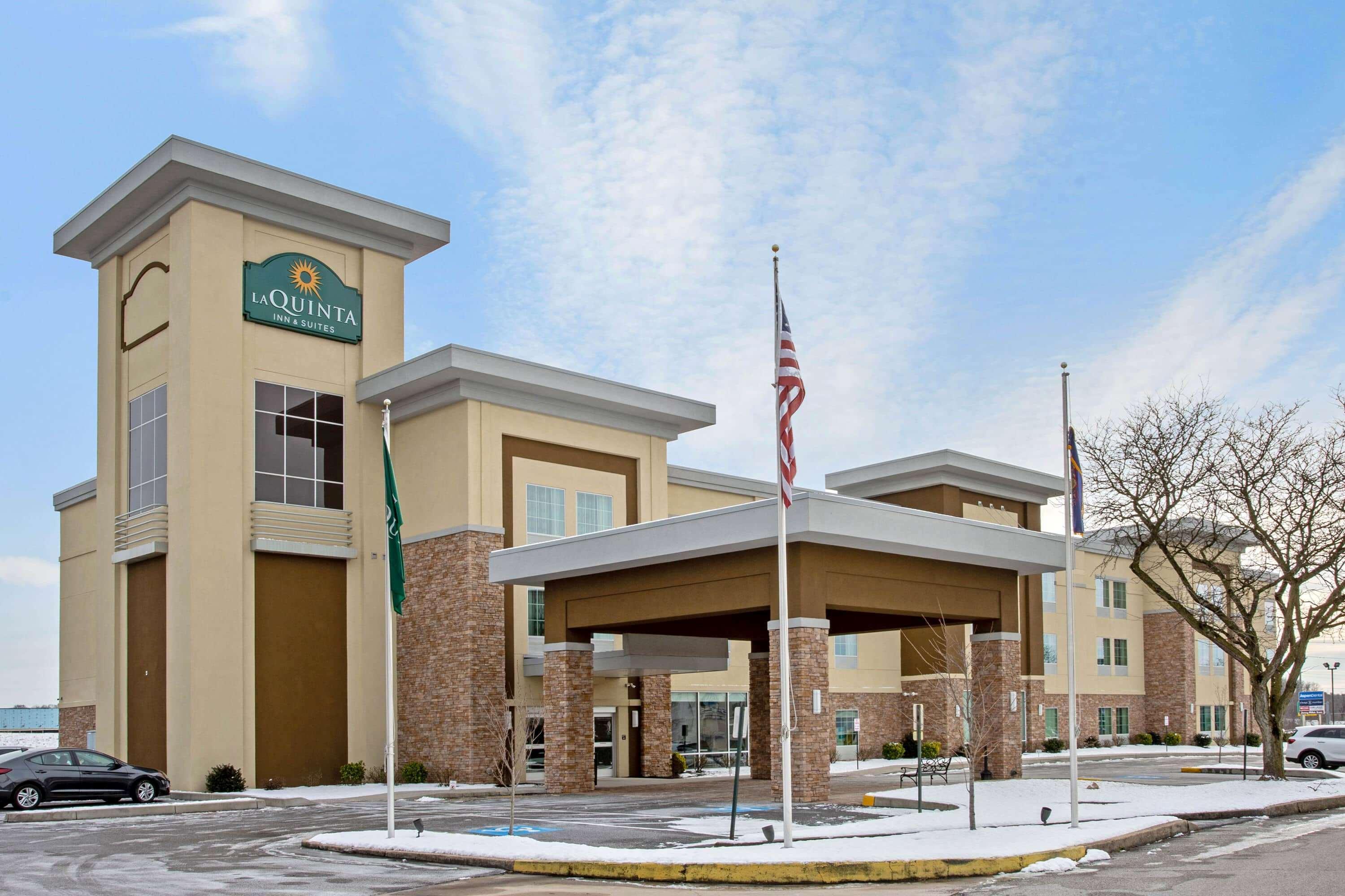 La Quinta By Wyndham York Hotel Bagian luar foto