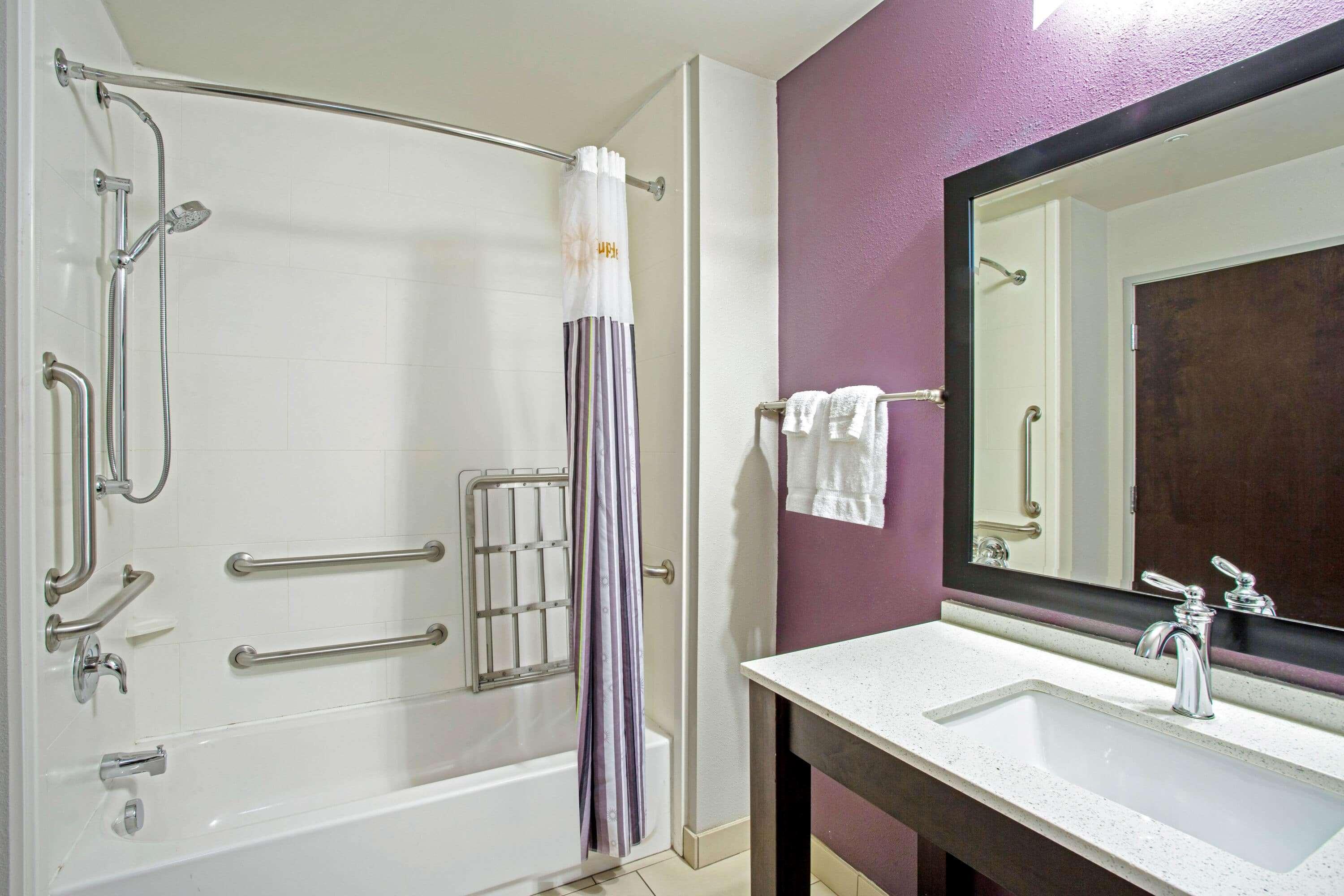 La Quinta By Wyndham York Hotel Bagian luar foto