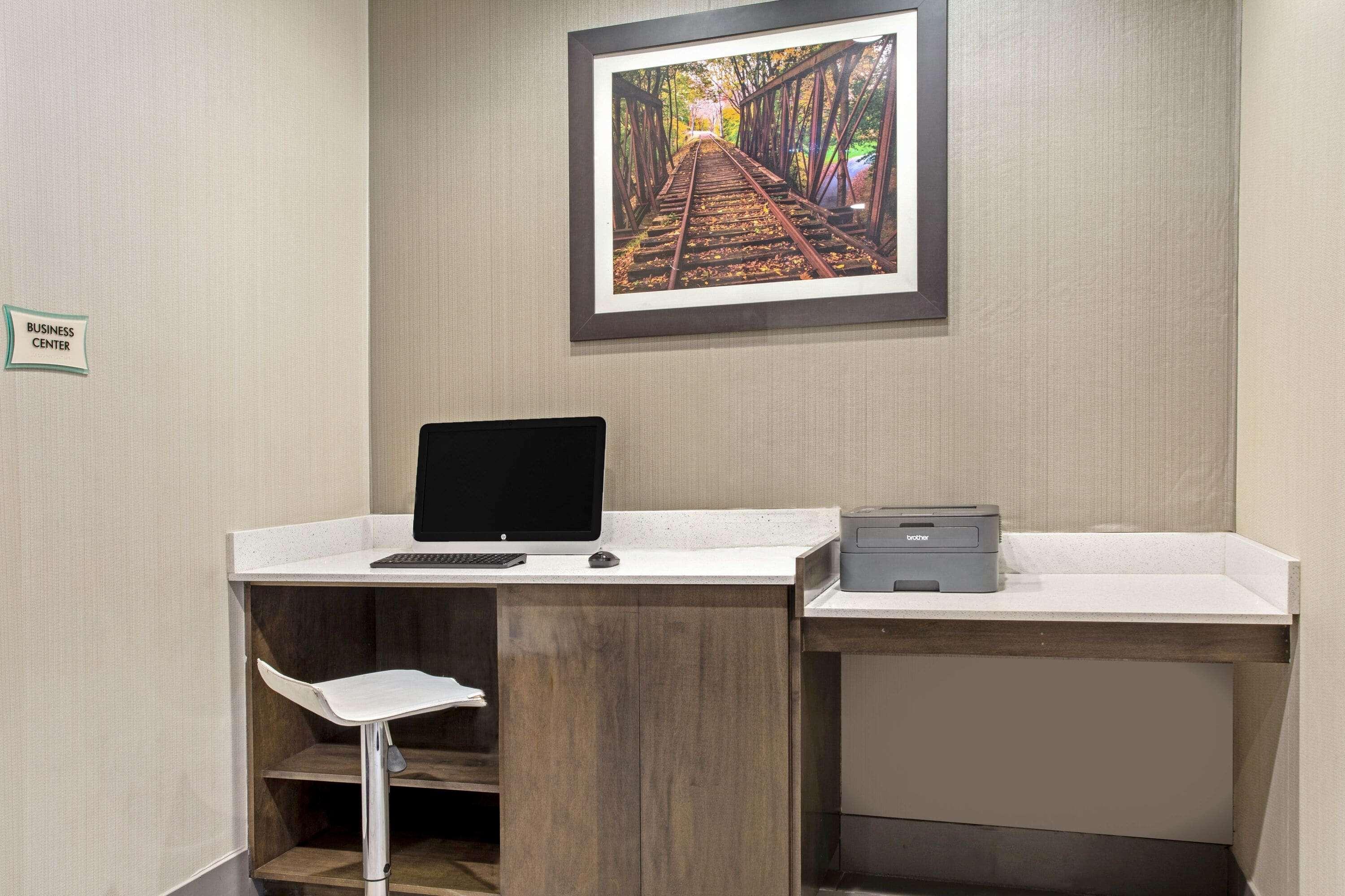 La Quinta By Wyndham York Hotel Bagian luar foto