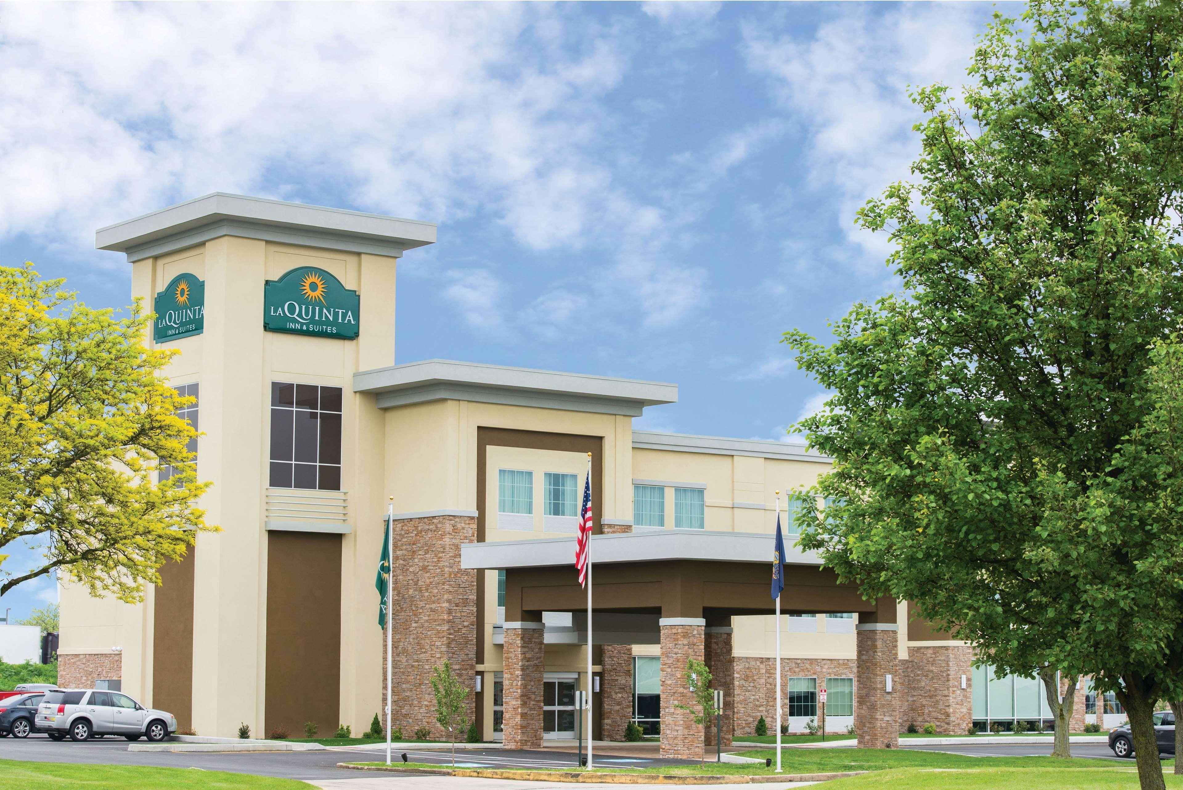 La Quinta By Wyndham York Hotel Bagian luar foto