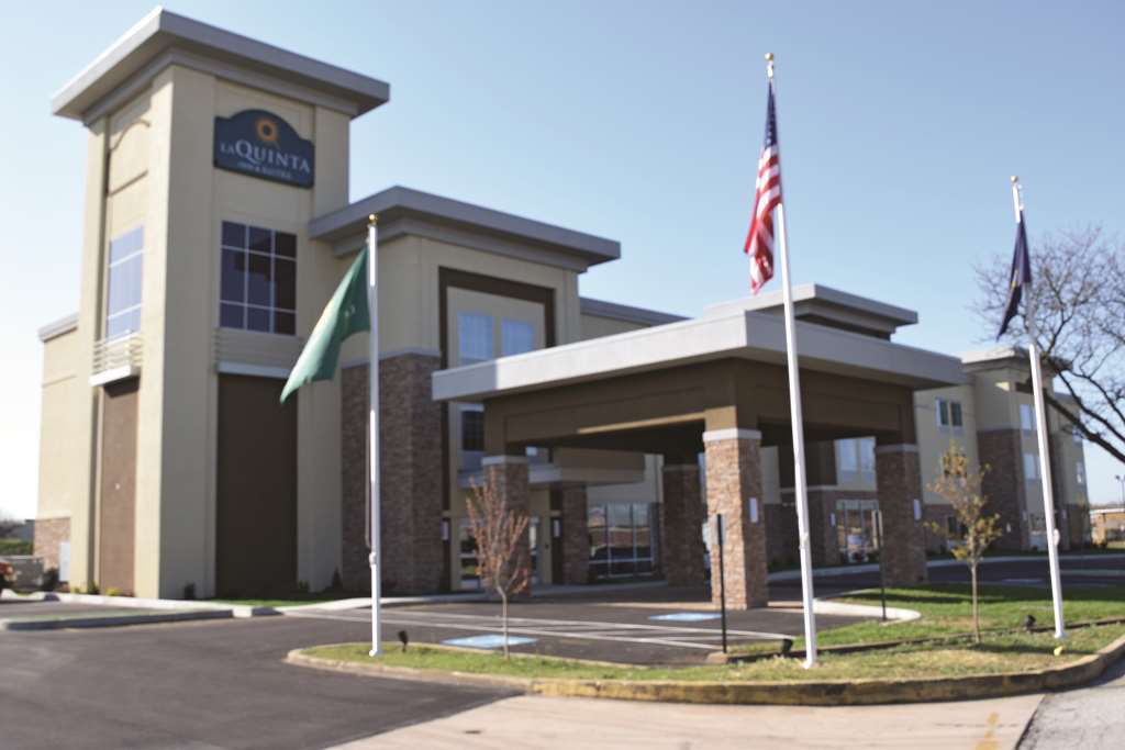 La Quinta By Wyndham York Hotel Bagian luar foto