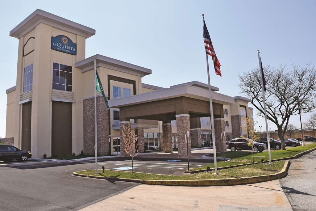 La Quinta By Wyndham York Hotel Bagian luar foto
