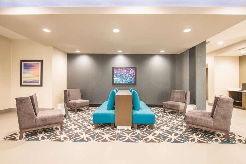 La Quinta By Wyndham York Hotel Bagian luar foto